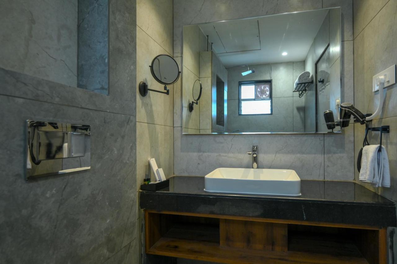 The Shivalik Hotel Bhubaneswar Exterior photo