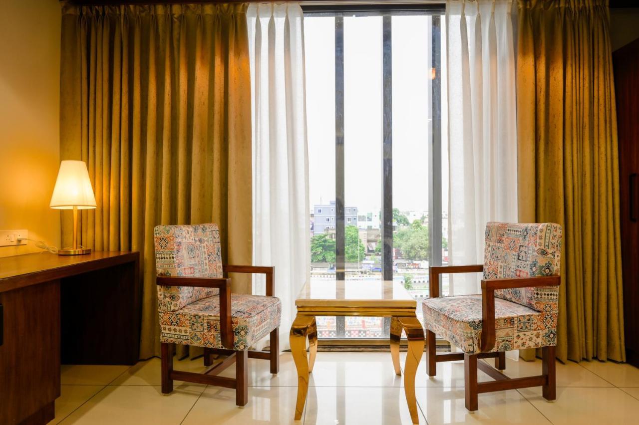 The Shivalik Hotel Bhubaneswar Exterior photo