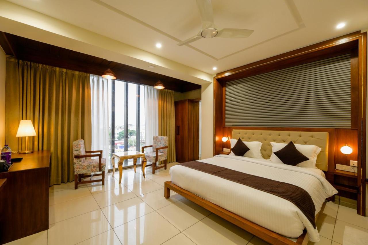 The Shivalik Hotel Bhubaneswar Exterior photo