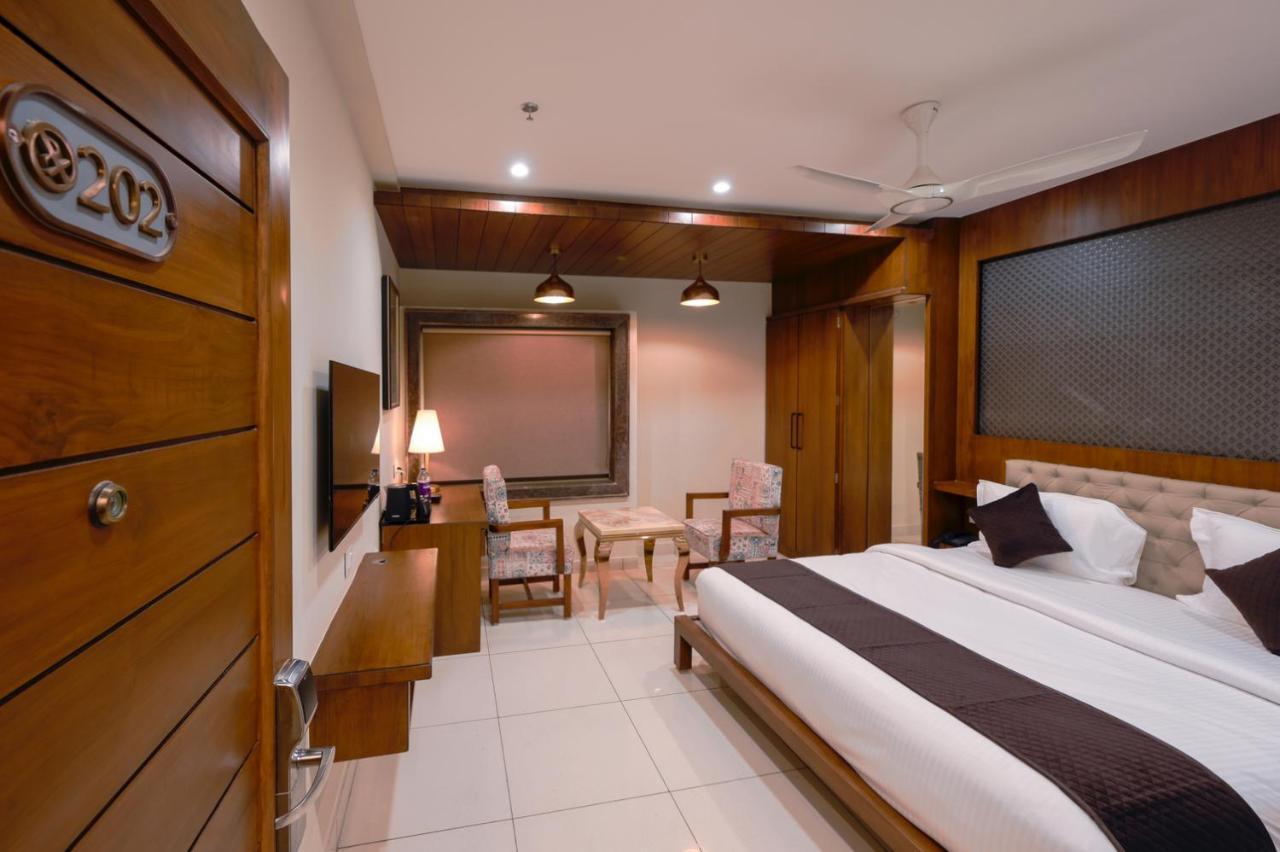 The Shivalik Hotel Bhubaneswar Exterior photo