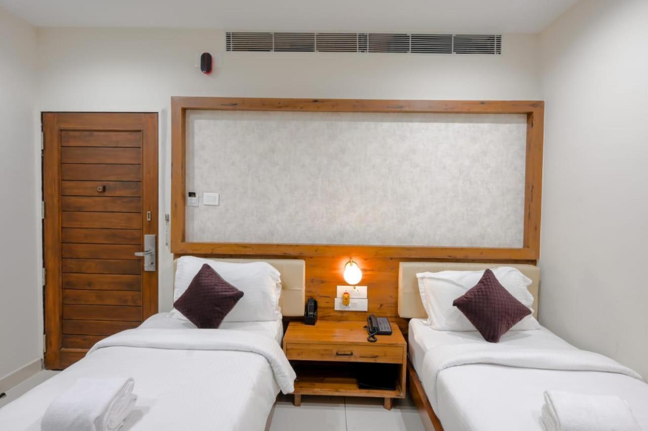 The Shivalik Hotel Bhubaneswar Exterior photo
